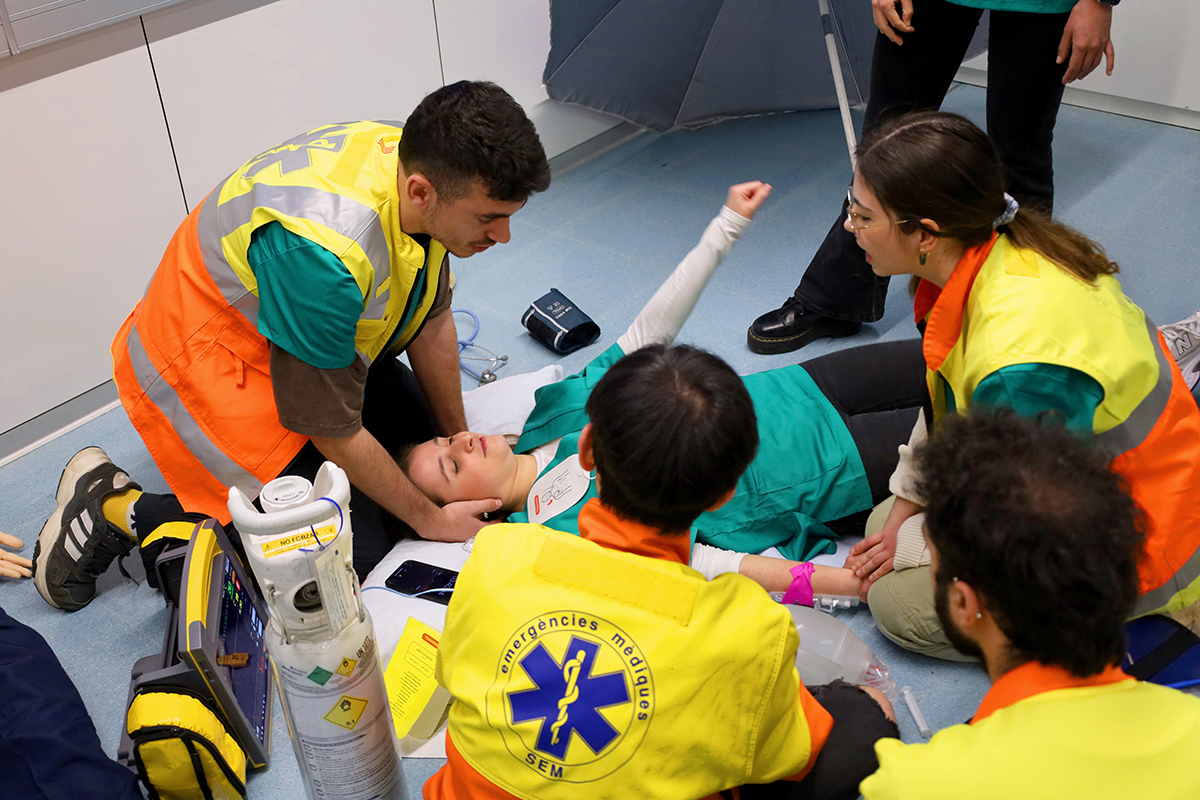Imagen del simulador de pacientes críticos en los laboratorios del Máster Enfermo Crítico y Emergencias.